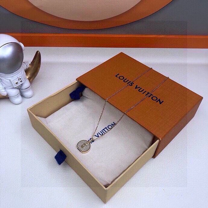 Versatile Louis Vuitton Necklaces 268333