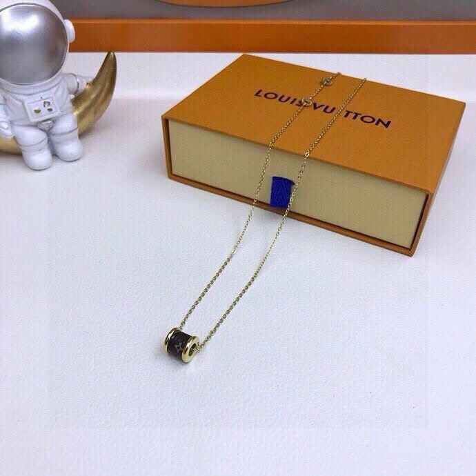 WaterResistant Louis Vuitton Necklaces 268332