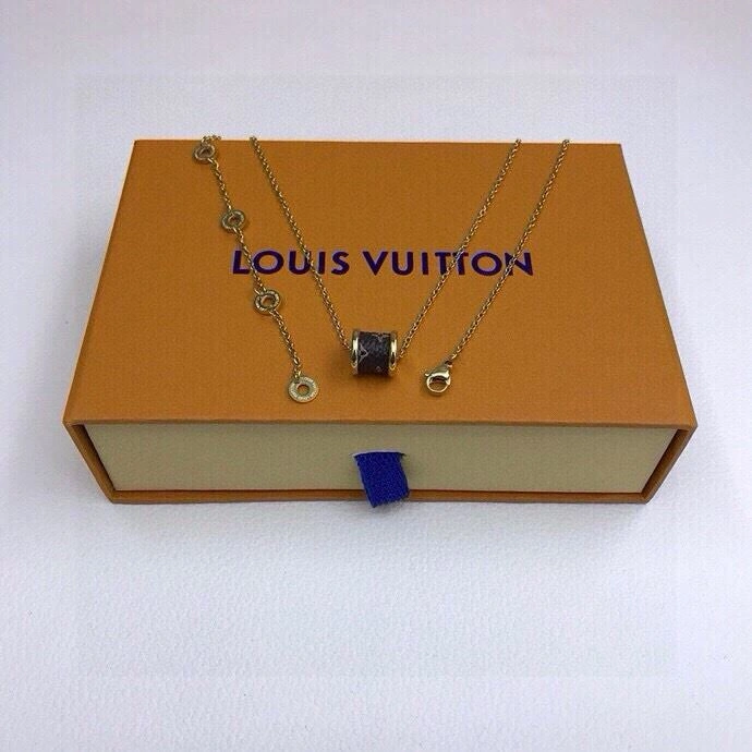 WaterResistant Louis Vuitton Necklaces 268332