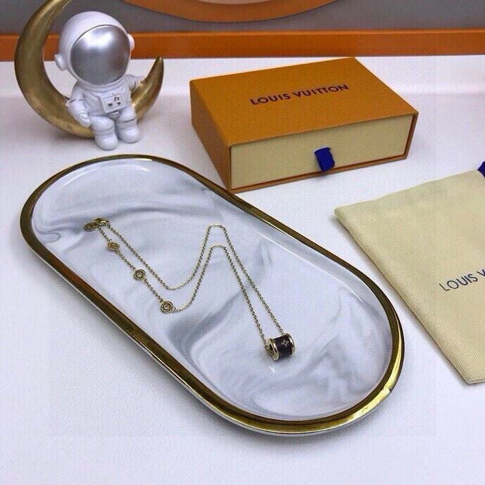 WaterResistant Louis Vuitton Necklaces 268332