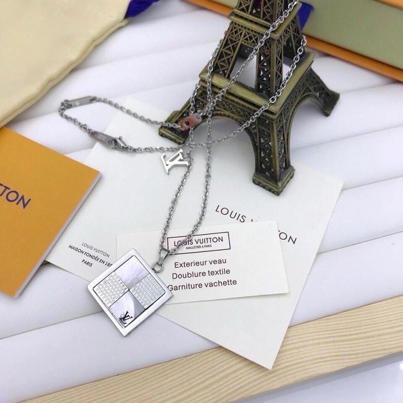 Louis Vuitton Necklaces Sleek 268326