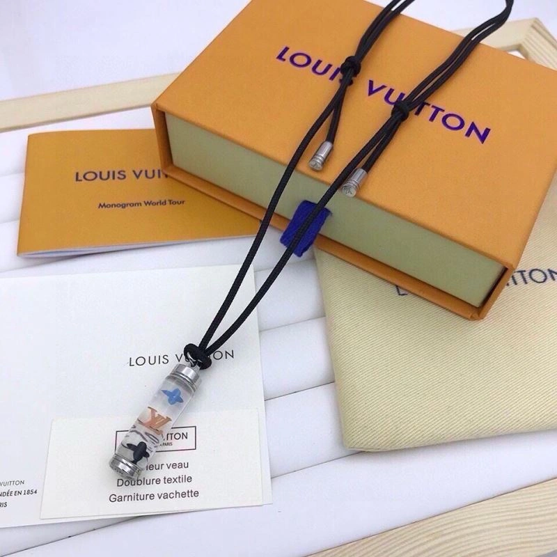 Minimalist Louis Vuitton Necklaces 268320