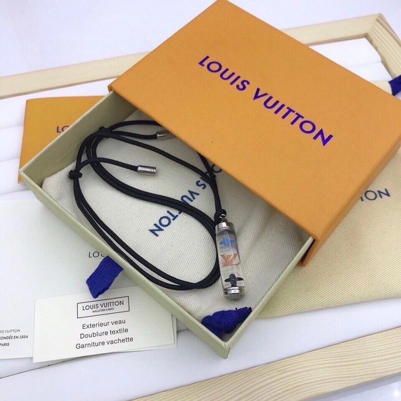 Minimalist Louis Vuitton Necklaces 268320