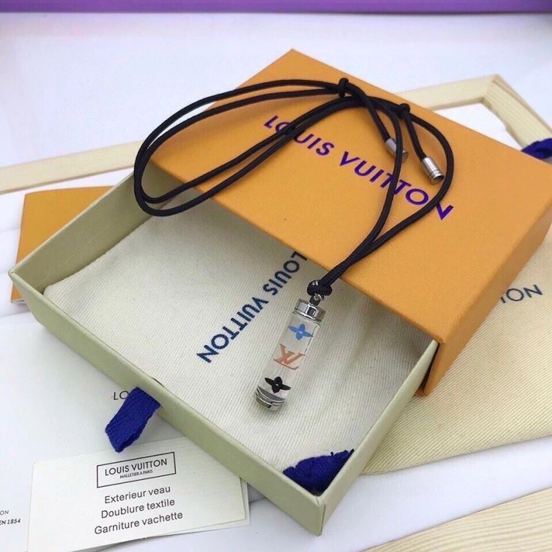 Minimalist Louis Vuitton Necklaces 268320