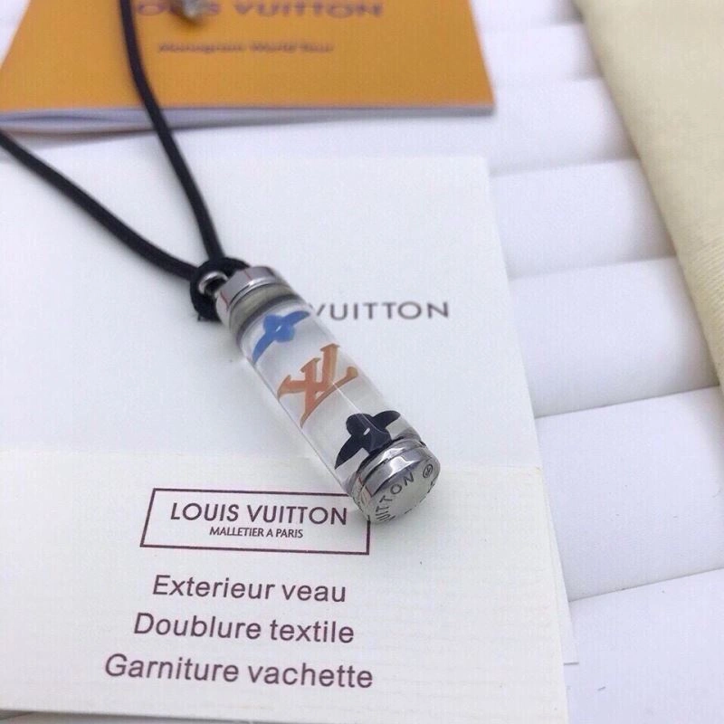 Minimalist Louis Vuitton Necklaces 268320