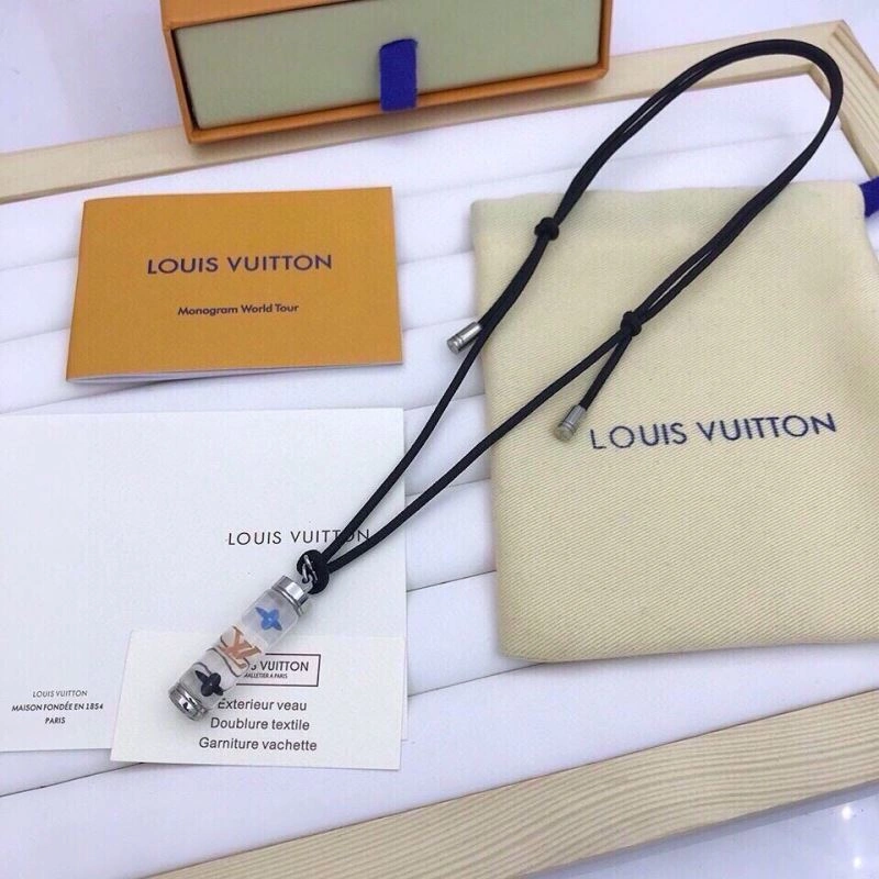 Minimalist Louis Vuitton Necklaces 268320