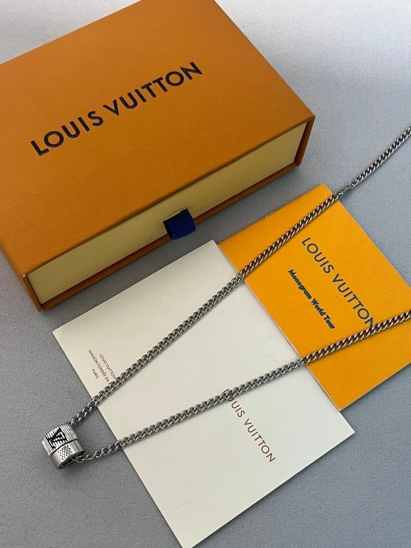 Compact Louis Vuitton Necklaces 268302