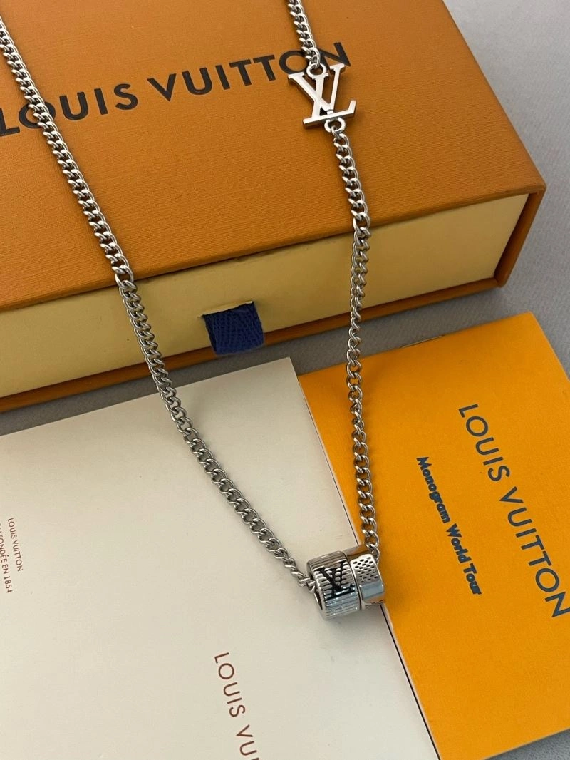 Compact Louis Vuitton Necklaces 268302