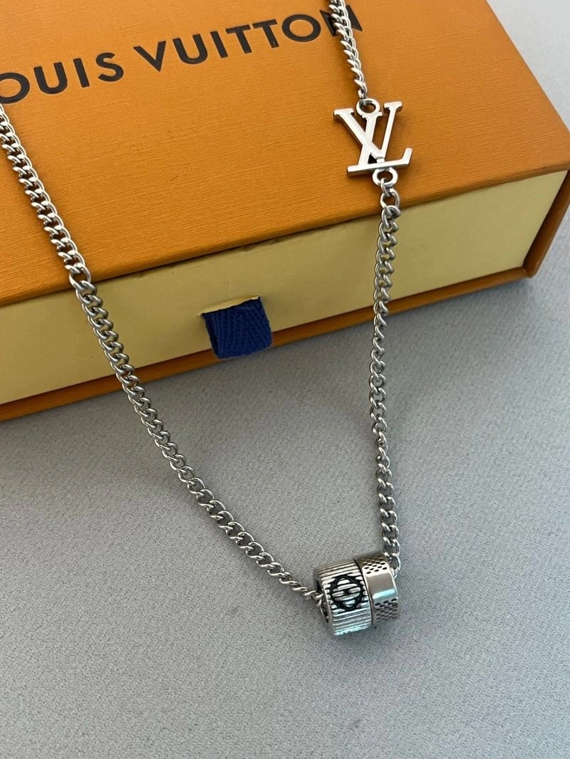 Compact Louis Vuitton Necklaces 268302