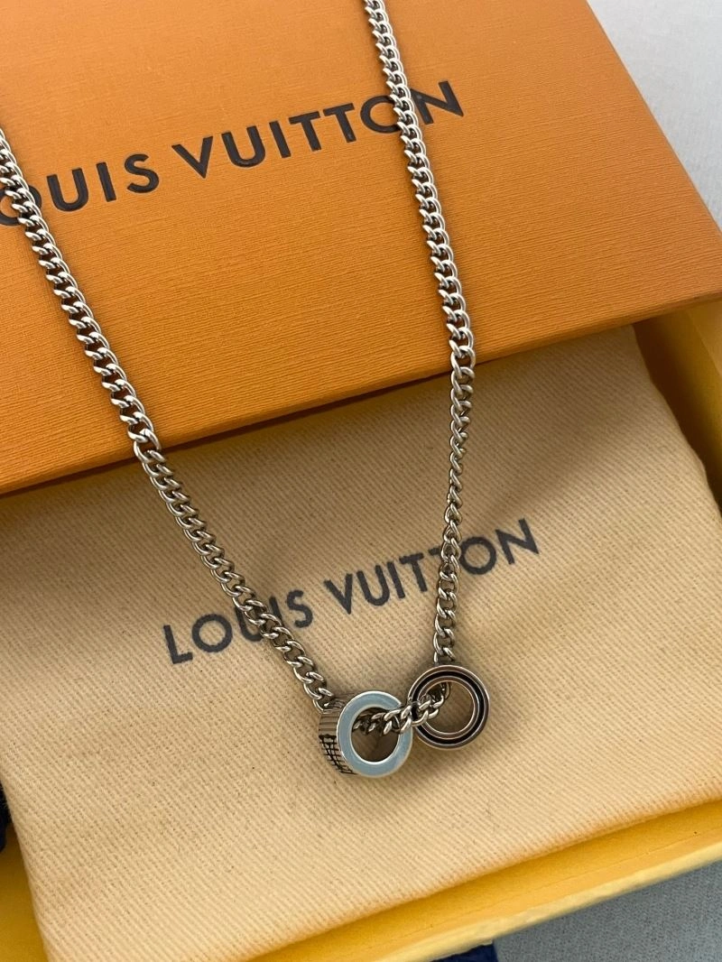 Compact Louis Vuitton Necklaces 268302