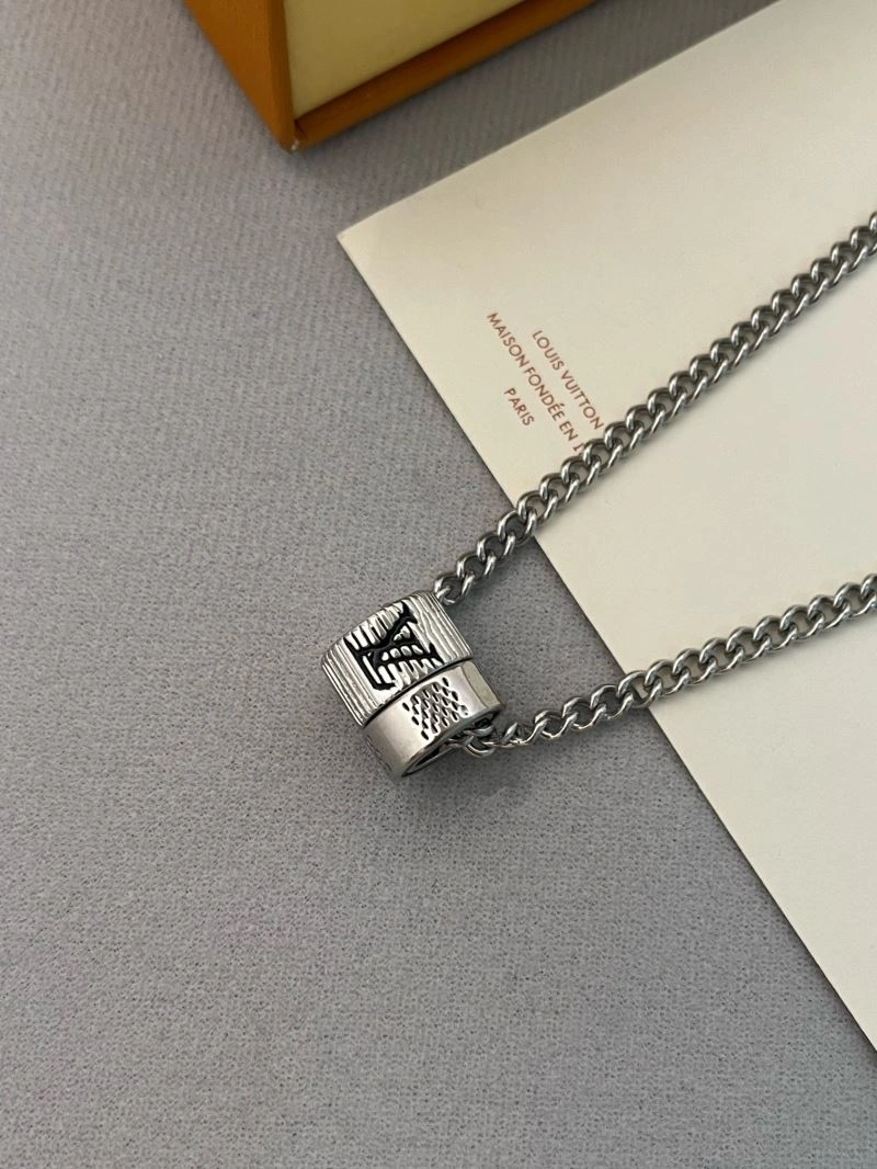 Compact Louis Vuitton Necklaces 268302
