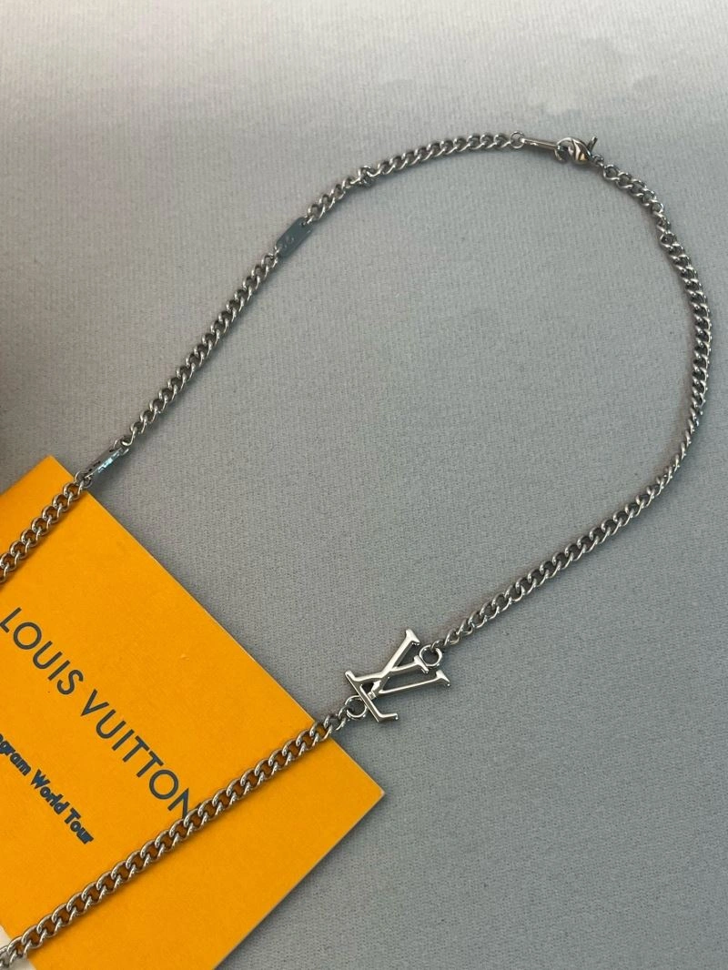 Compact Louis Vuitton Necklaces 268302