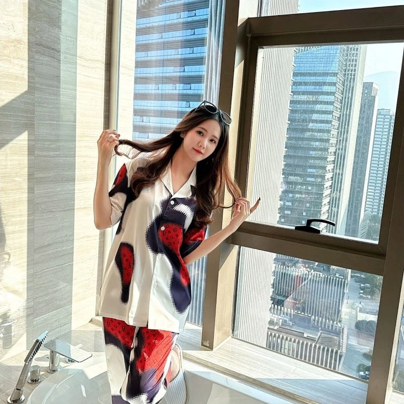 Effortless Louis Vuitton Nightwear 269057