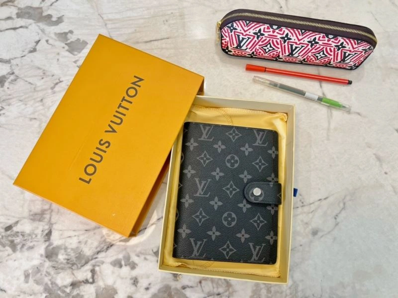 Unisex Louis Vuitton Notepads 269101