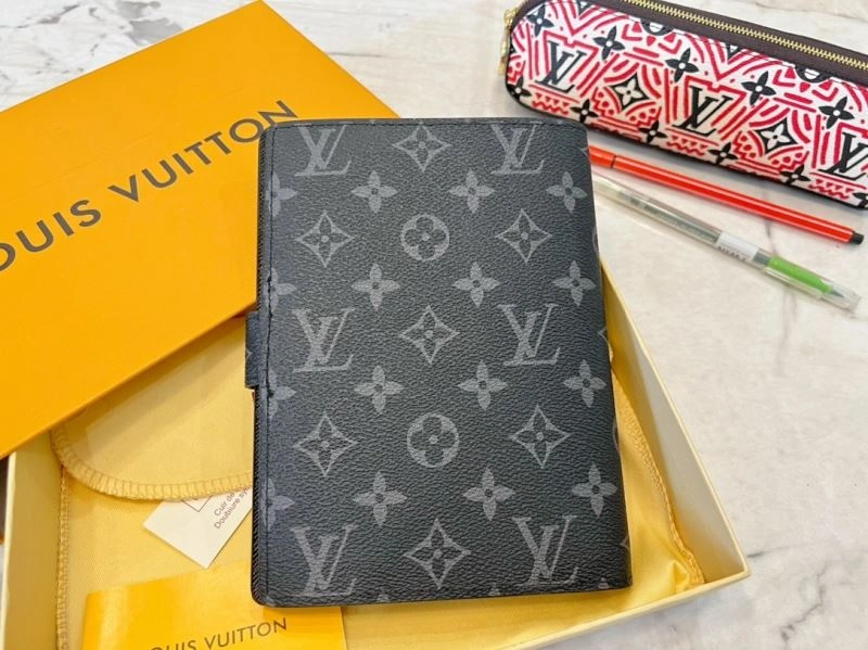 Unisex Louis Vuitton Notepads 269101