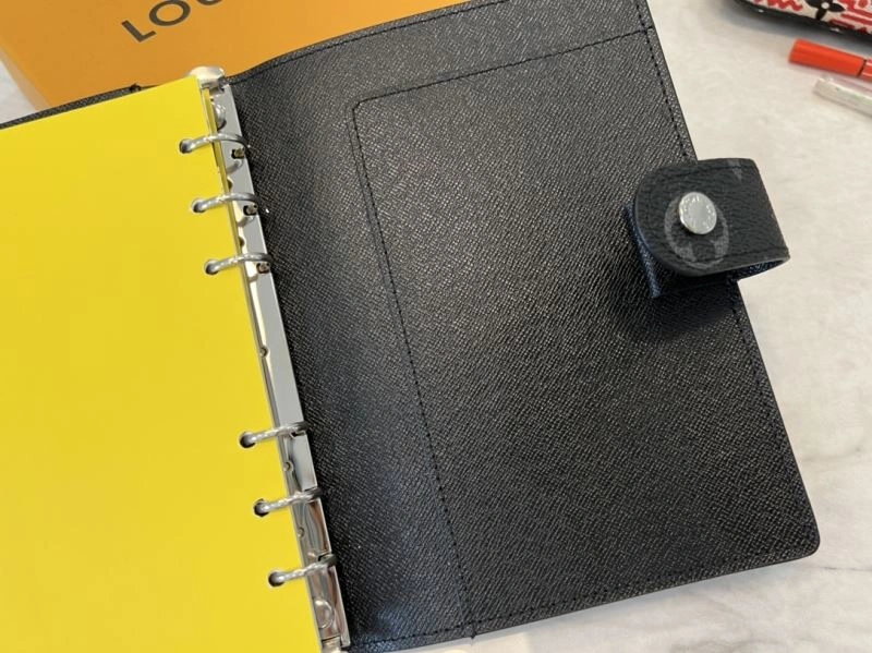 Unisex Louis Vuitton Notepads 269101