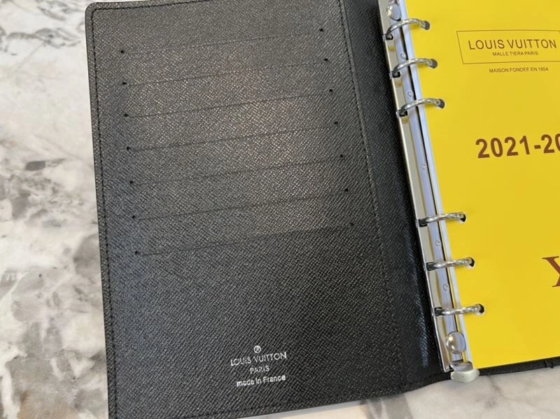 Unisex Louis Vuitton Notepads 269101