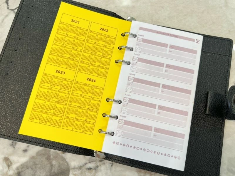 Unisex Louis Vuitton Notepads 269101