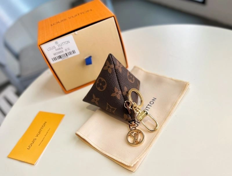 Louis Vuitton Ornaments UrbanChic 269846