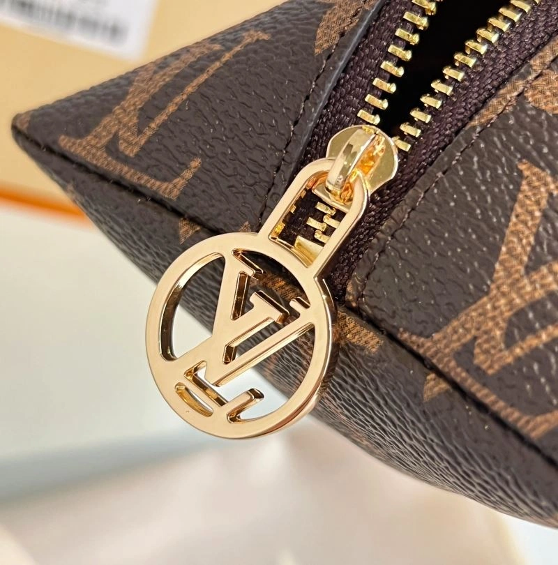 Louis Vuitton Ornaments UrbanChic 269846