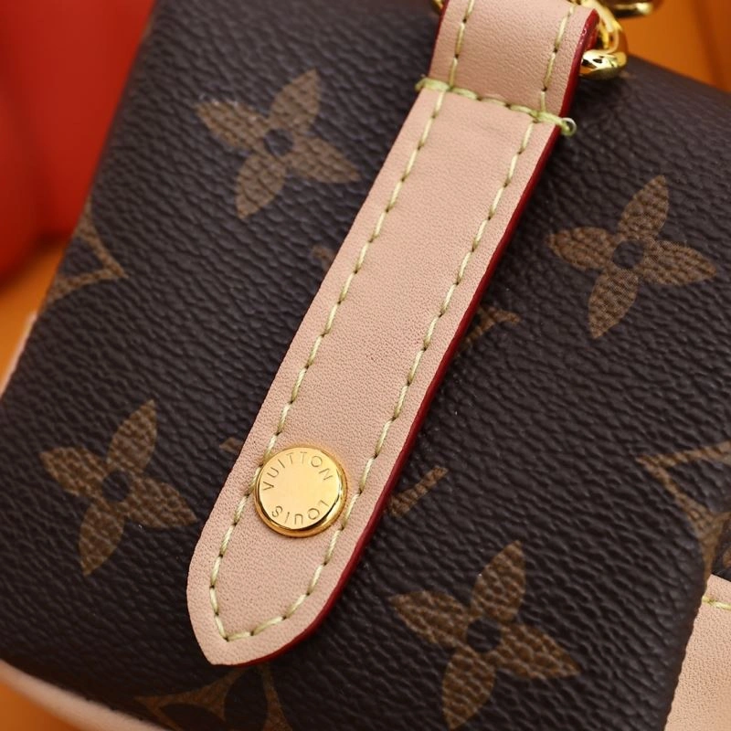Louis Vuitton Ornaments Fashionable 269821