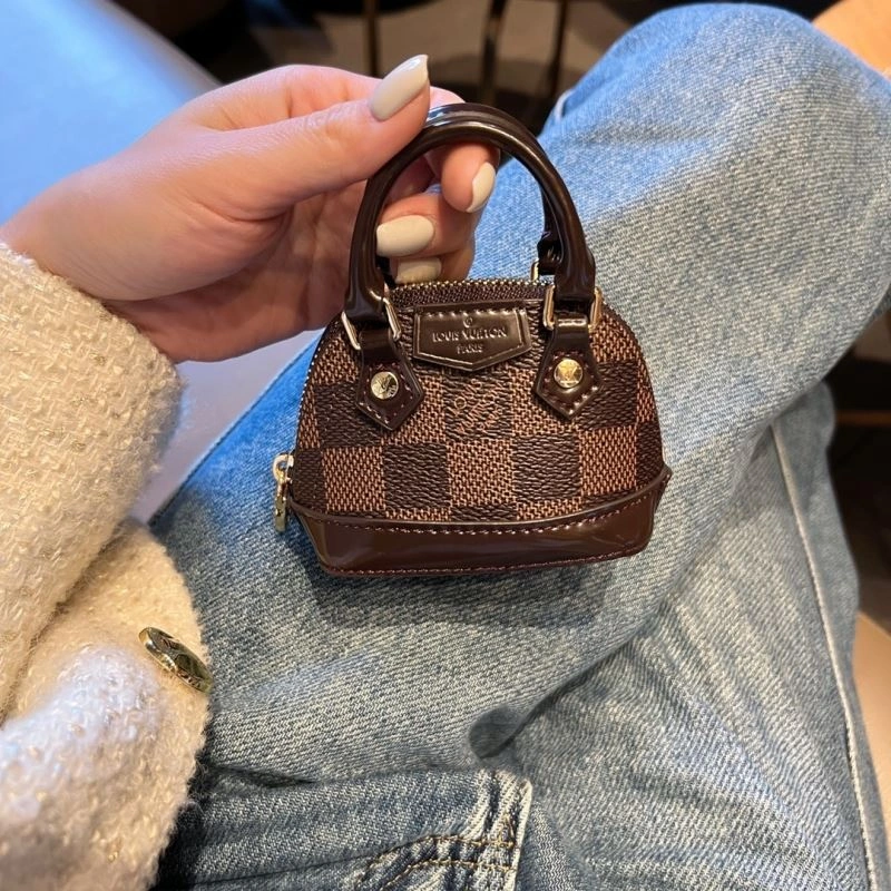 Louis Vuitton Ornaments Trendy 269769