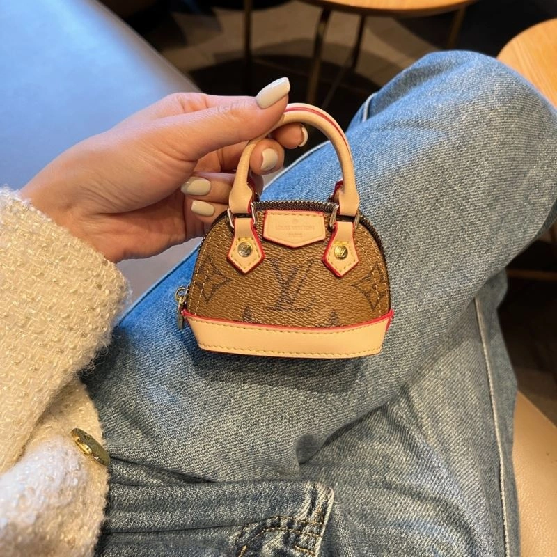 Louis Vuitton Ornaments Trendy 269769