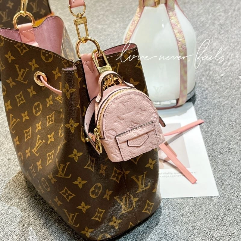 Louis Vuitton Ornaments Neat 269756