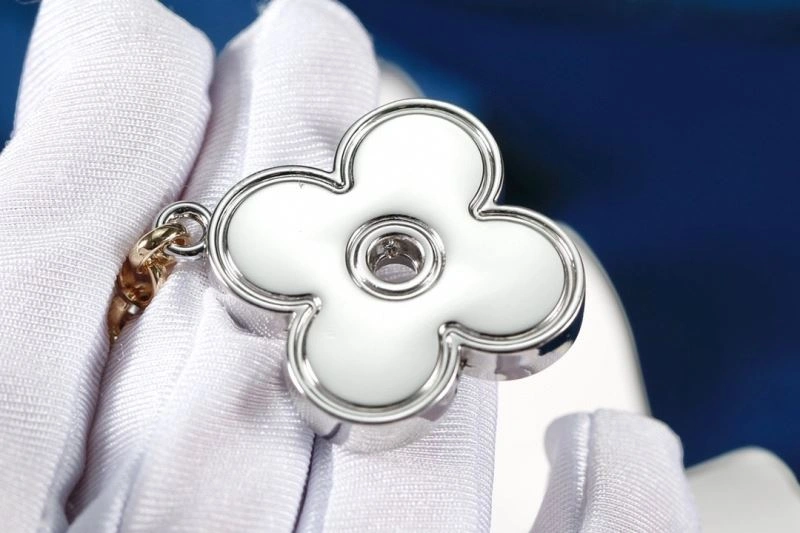 FreshLook Louis Vuitton Ornaments 269113