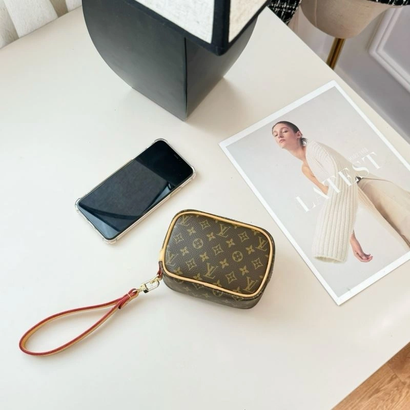 Classic Louis Vuitton Ornaments 270320