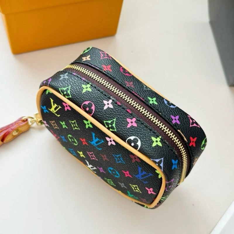 Louis Vuitton Ornaments ZipUp 270301