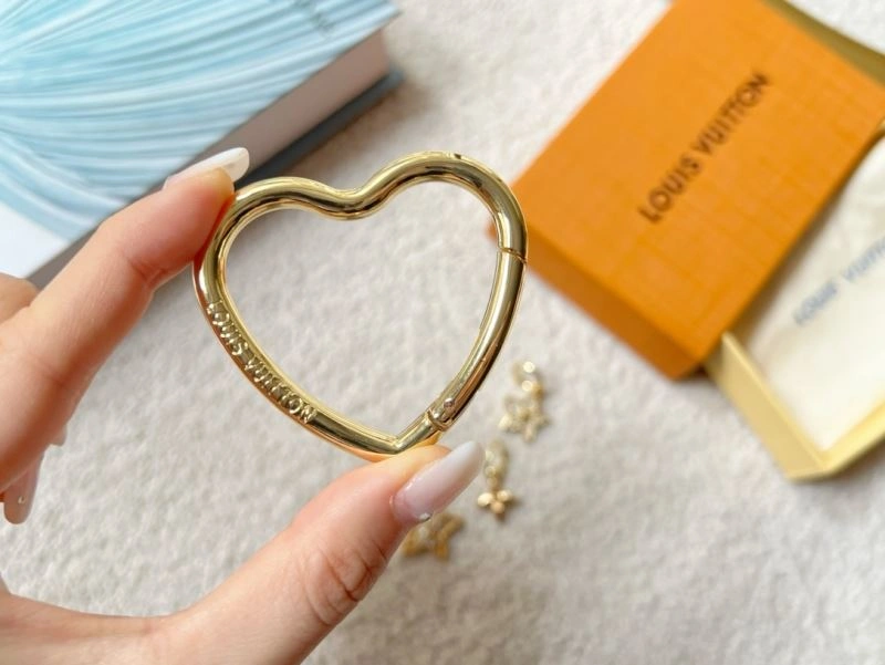 Flexible Louis Vuitton Ornaments 270298