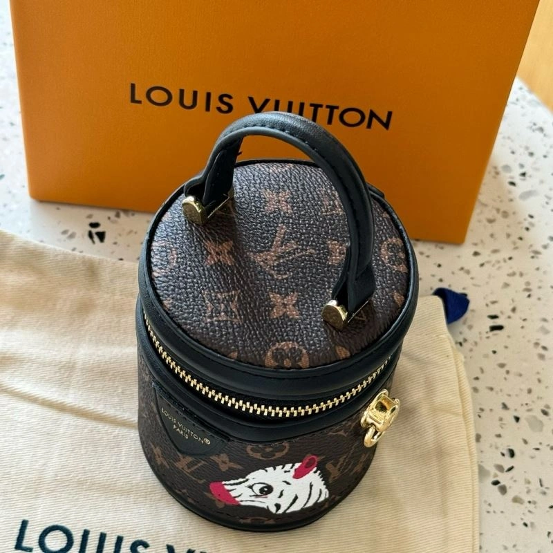 Classic Louis Vuitton Ornaments 270266