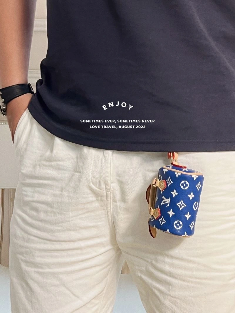Louis Vuitton Ornaments Sleek 270265