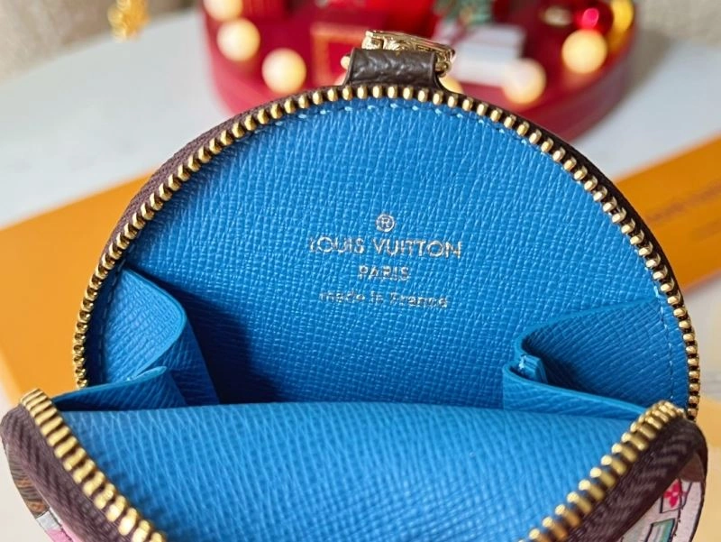 Louis Vuitton Ornaments Neat 269940