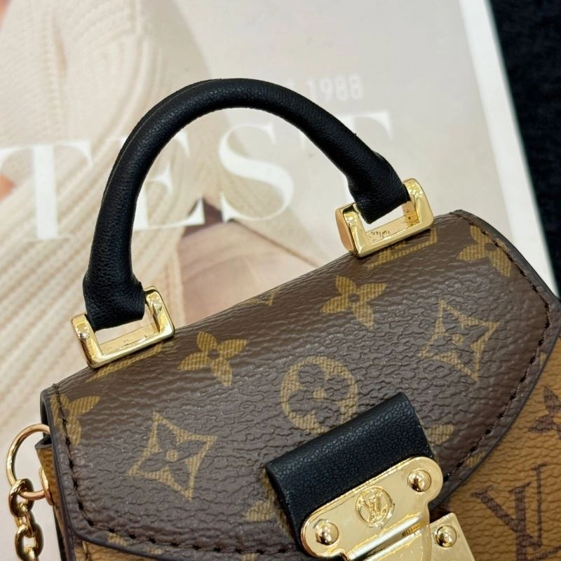 FreshLook Louis Vuitton Ornaments 269898