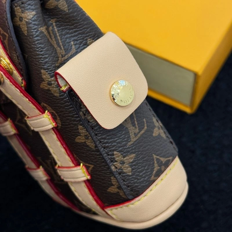 Fashionable Louis Vuitton Ornaments 269896