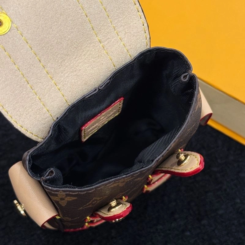 Fashionable Louis Vuitton Ornaments 269896