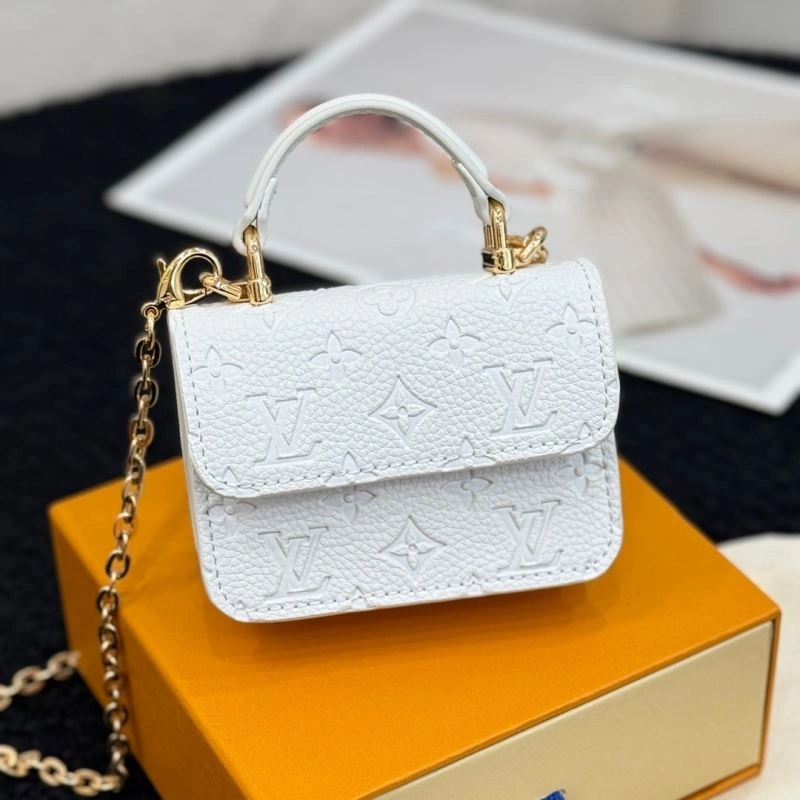 Louis Vuitton Ornaments Minimalist 269674