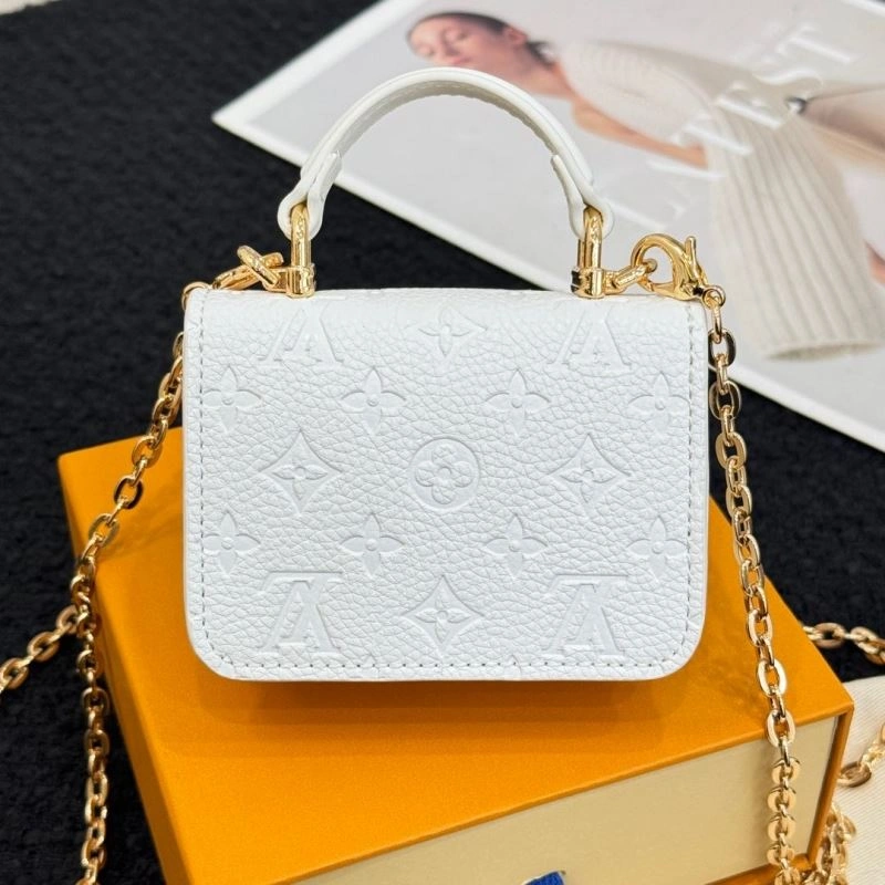 Louis Vuitton Ornaments Minimalist 269674