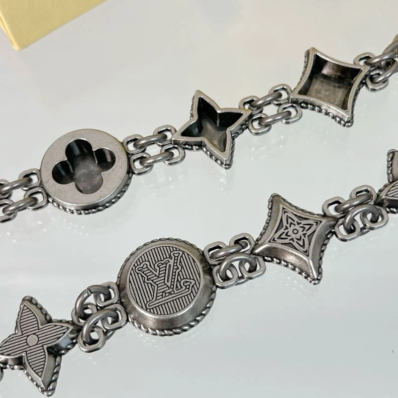 Premium Louis Vuitton Ornaments 269686