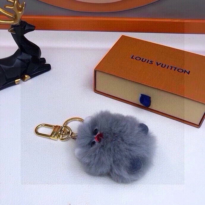 Louis Vuitton Ornaments Casual 269585
