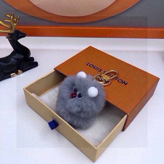 Louis Vuitton Ornaments Casual 269585