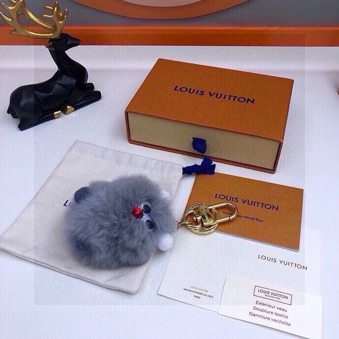 Louis Vuitton Ornaments Casual 269585