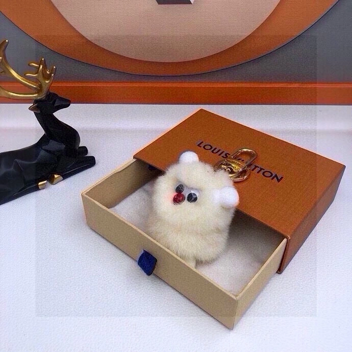 Fashionable Louis Vuitton Ornaments 269595