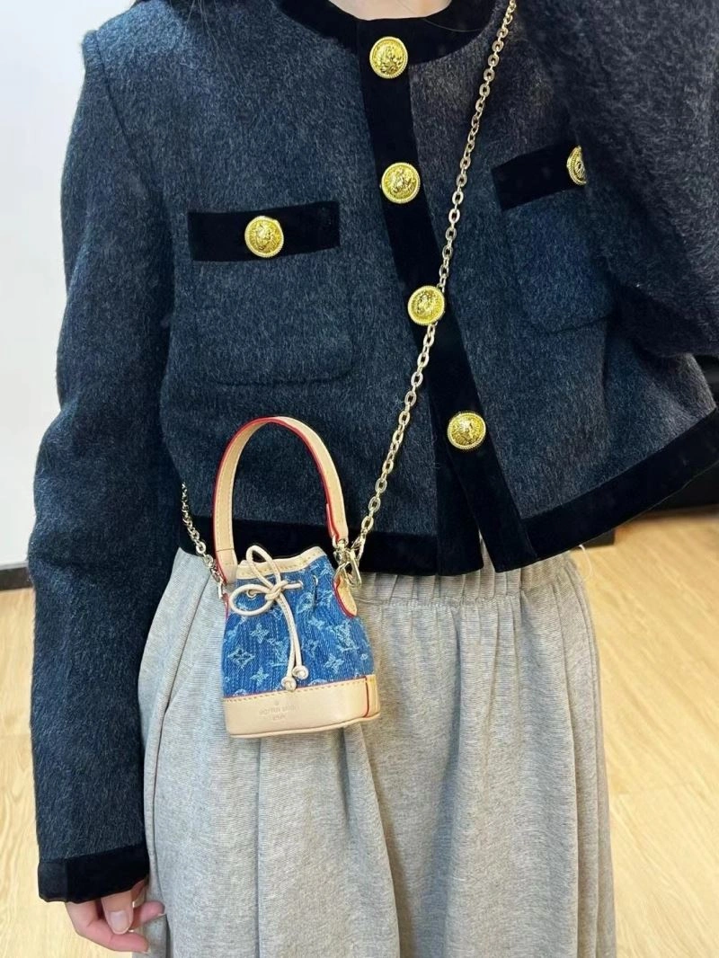 Louis Vuitton Ornaments Chic 269167