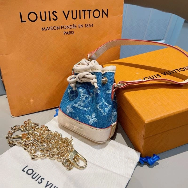 Louis Vuitton Ornaments Chic 269167