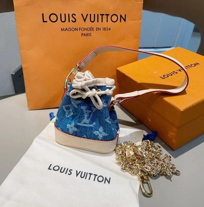 Louis Vuitton Ornaments Chic 269167