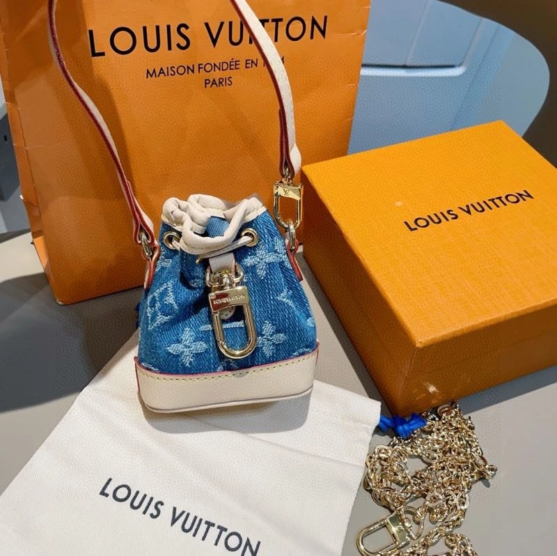 Louis Vuitton Ornaments Chic 269167