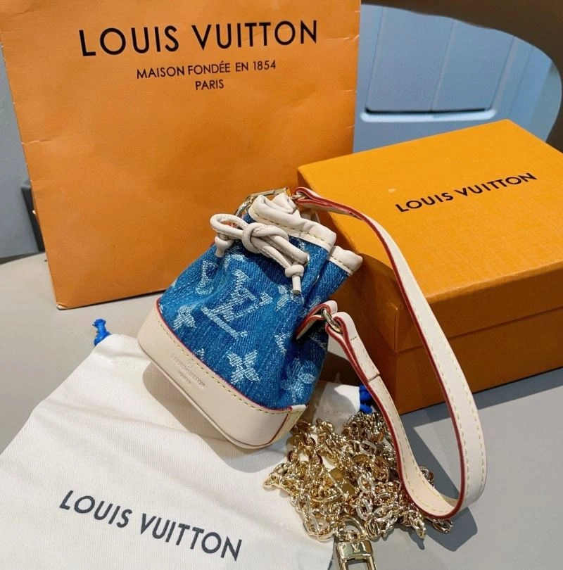Louis Vuitton Ornaments Chic 269167